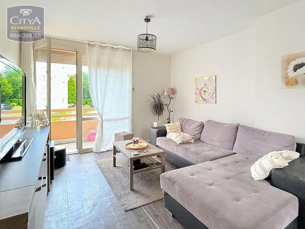 Elutuba - Four-Bedroom Flat with Balcony in Saint-Quentin