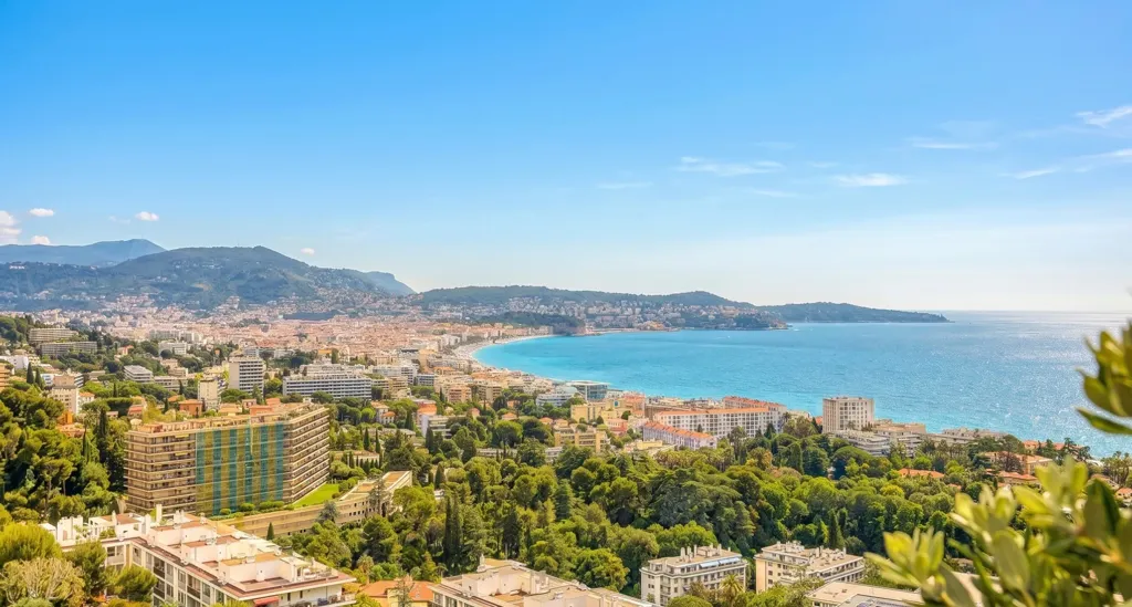 Duplex avec Vue Panoramique sur l'Océan à Nice