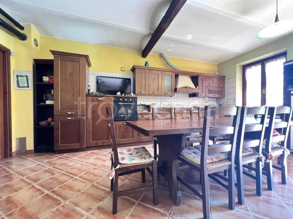 Sala da pranzo - Rustic Villa with Private Garden in Montà
