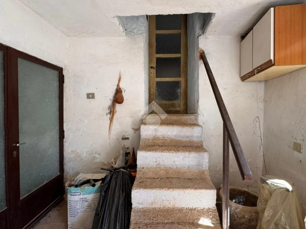 Stanze - Rustic Property with 25,700m² Land in Verzuolo
