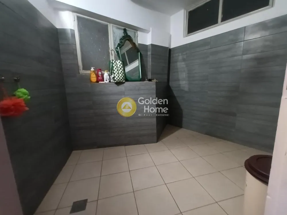 Salles de bain - Renovated Retail Space with Garden in Vyronas