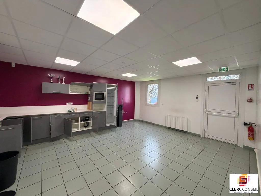 Cuisine - Bureaux Rénovés avec Parking à Rouen Sud