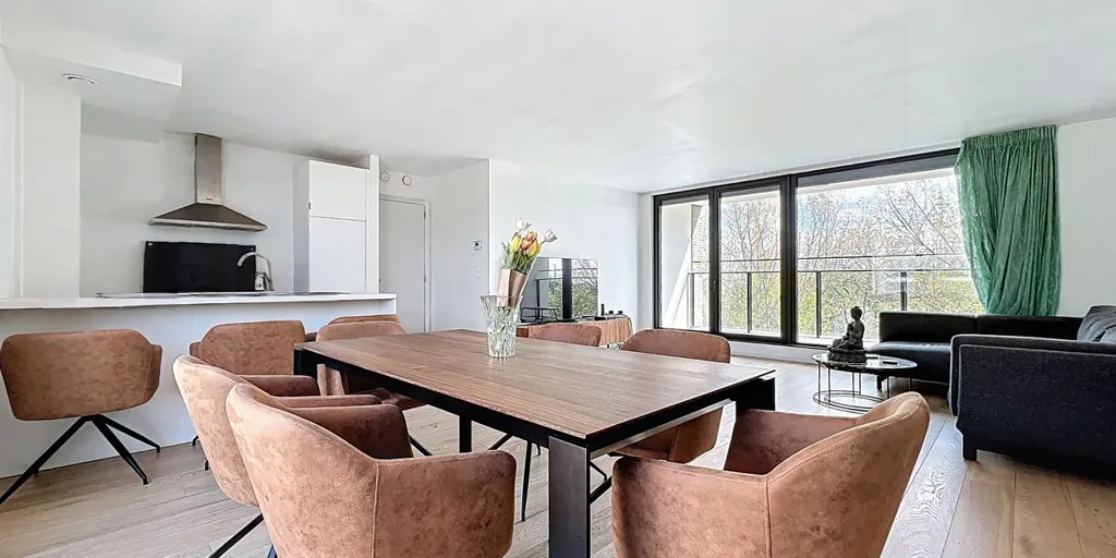 Salle à manger - Appartement avec Terrasse et Parking à Schaarbeek