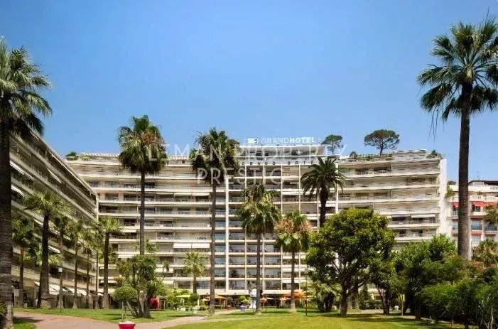 Aed - 2-Bedroom Apartment with Sea View in Cannes Croisette