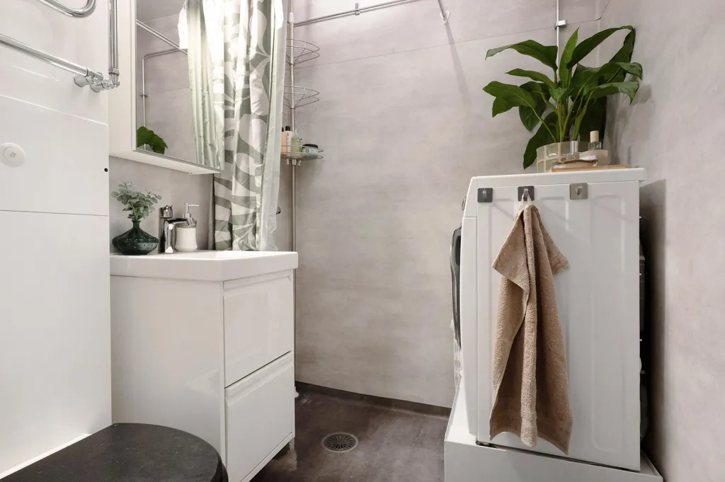 Salles de bain - Renovated Apartment with West-Facing Balcony in Brynäs