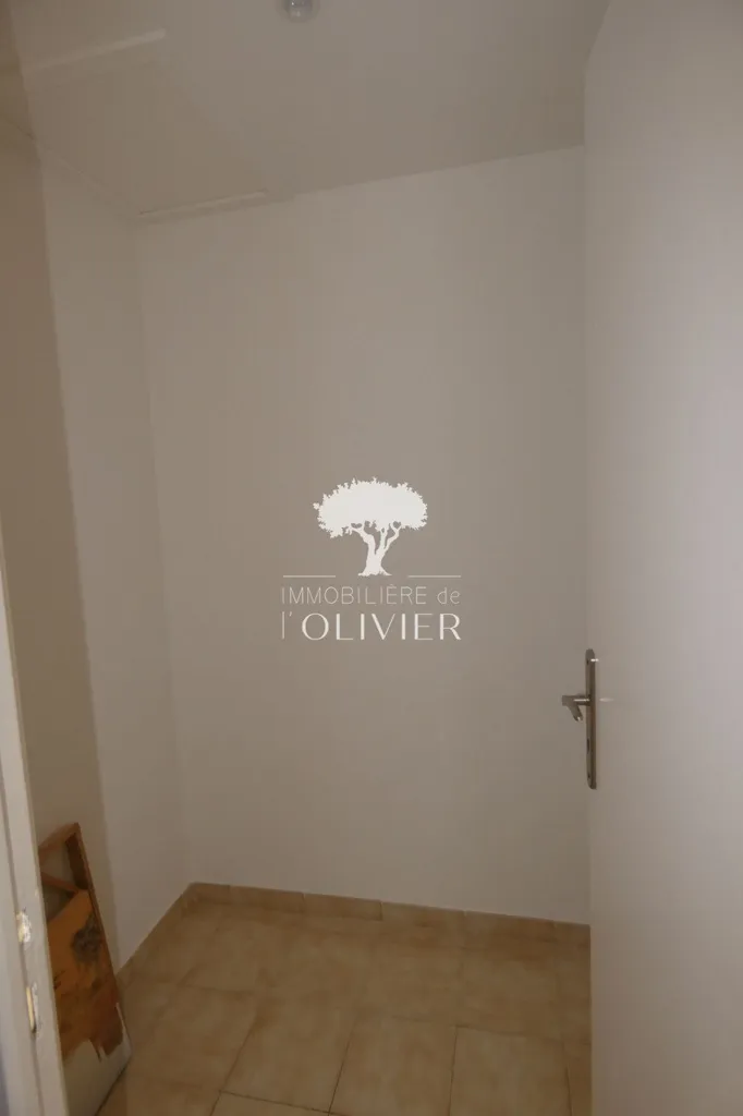 Esik - City Centre Flat with Balcony in Nice