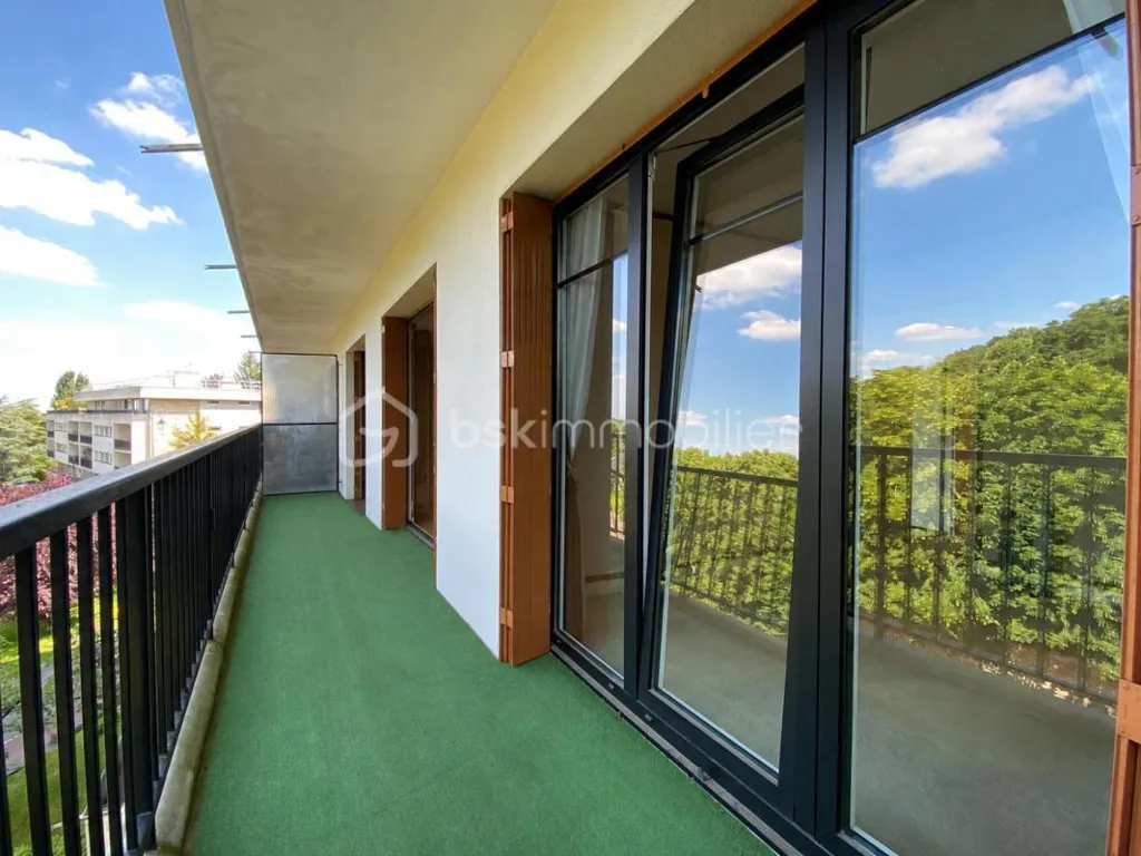Balcon - Appartement 4 Pièces avec Balcon dans Résidence Calme