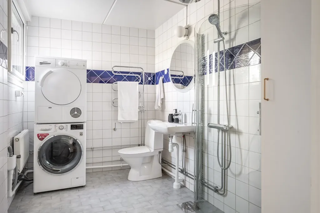 Bathrooms - Apartment with Rental Unit in Täby