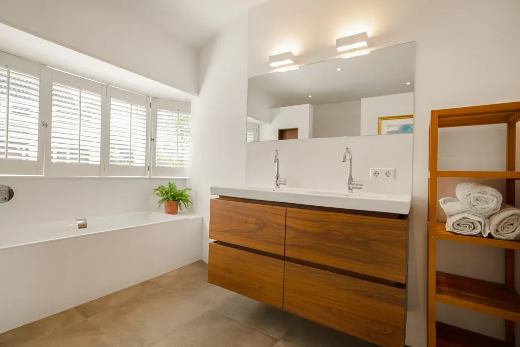 Bathrooms - Villa with Garden in Rotterdam-Kralingen