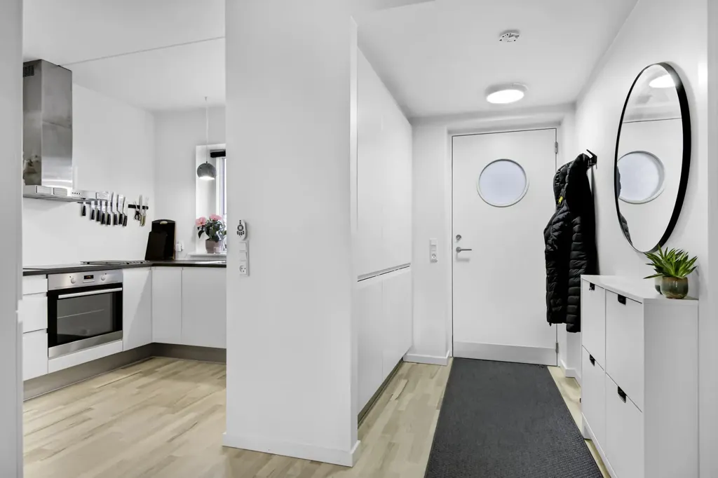 Hallway - Spacious 3-Bedroom Flat with Balcony in Aarhus