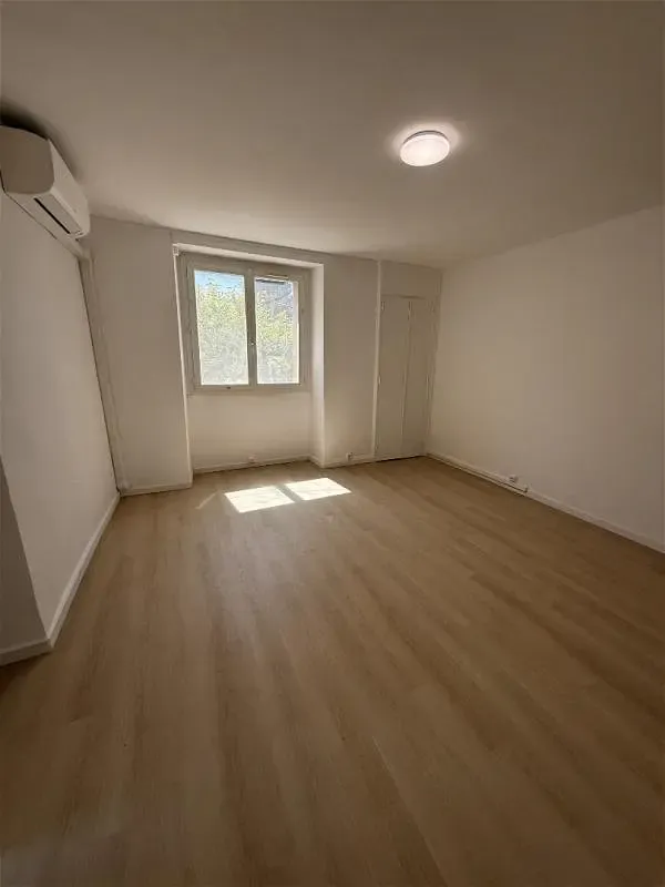 Pièces - Studio Lumineux avec Terrasse à Vaulnaveys-le-Haut