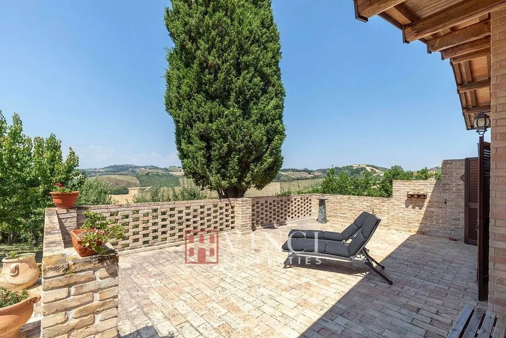 Terrass - Rustic Casale with Pool in Montefiore dell'Aso