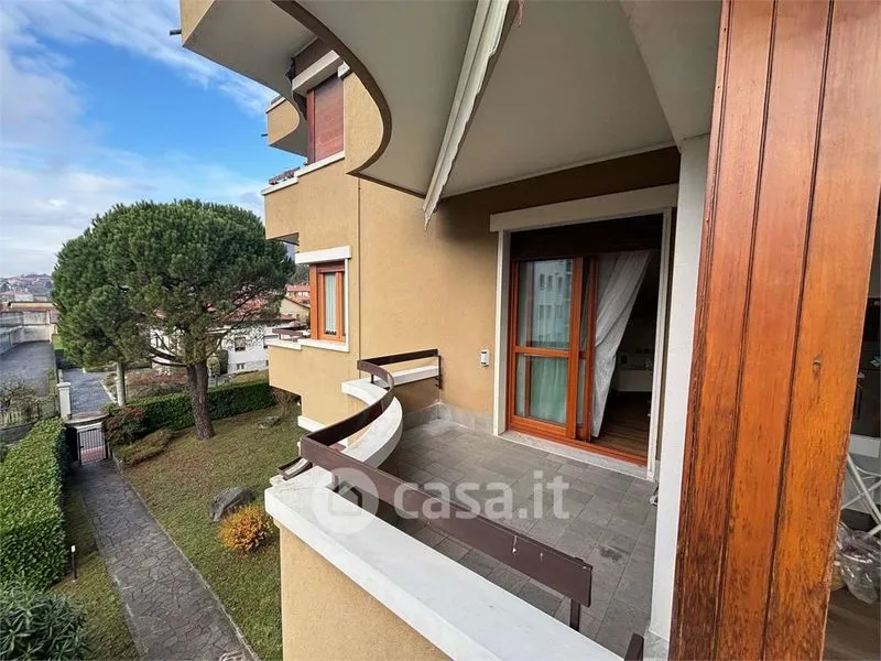 Balcone - Modernised Apartment with Balcony in Tavernerio