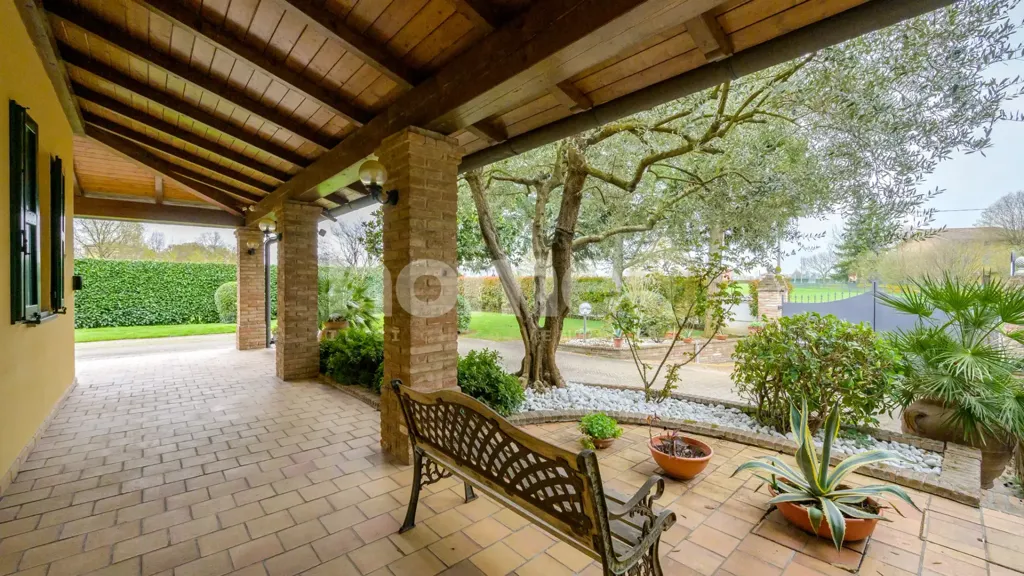 Terrass - Luxury Villa with Garden in Modena