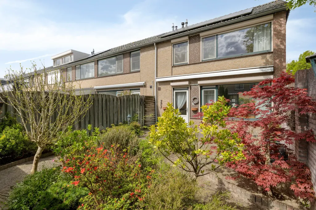 Jardin - Modernised Corner House with Garden in Tempel