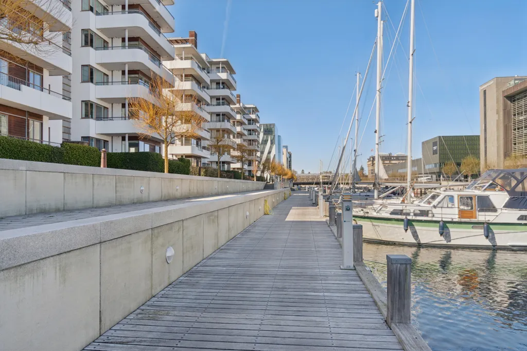 Terrasse - Functionalist Flat with Harbour View in Hellerup