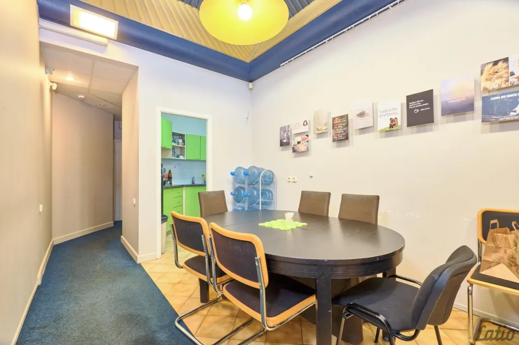 Söögituba - Commercial Space with Extensive Asfaltēta Area in Riga