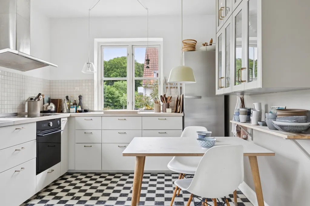 Cuisine - Classical Villa with Architect-Designed Garden in Odense