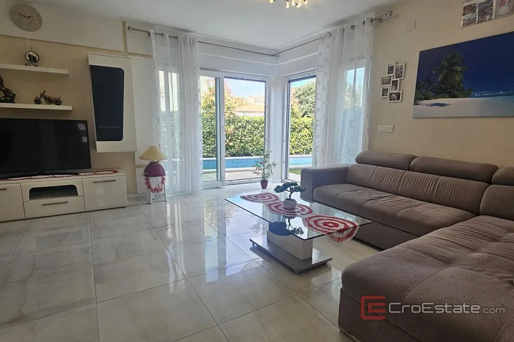 Elutuba - Apartment with Pool in Malinska, Krk