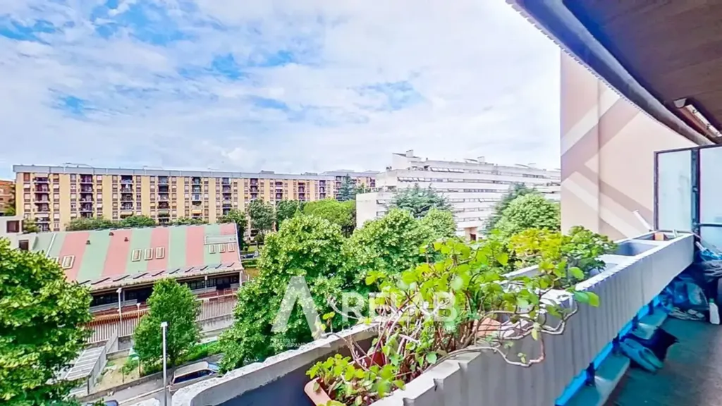 Rõdu - Bright Apartment with Balconies in Spinaceto, Rome