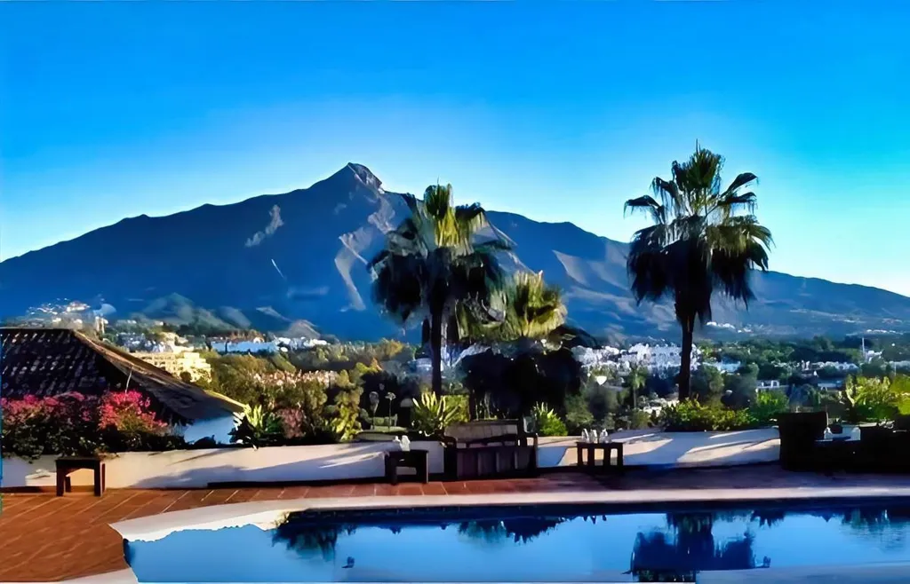 Piscine - Andalusian Villa with Mountain Views in Marbella