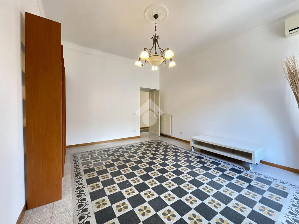 Soggiorno - Elegant 4-Bedroom Apartment in Trieste, Rome