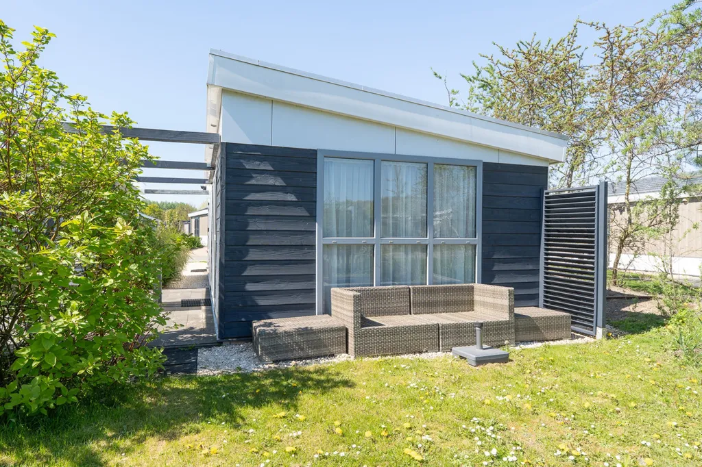 Aed - Chalet with Waterfront Access in Hellevoetsluis