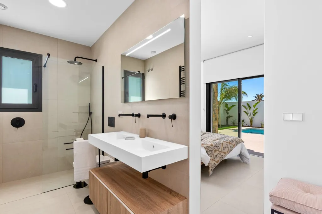 Vannitoad - Newly Built Villa with Pool in Los Alcázares