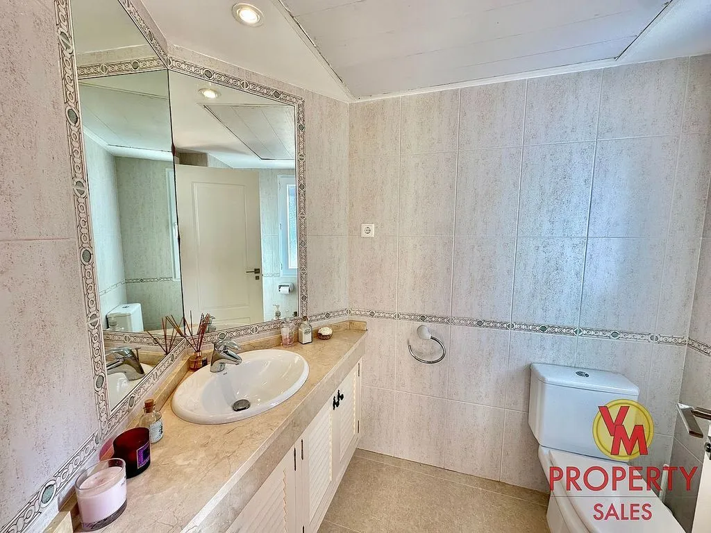 Salles de bain - Chalet with Pool in Golf Estate