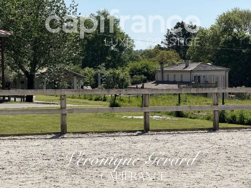 Aed - Equestrian Property with Longère in Salleboeuf