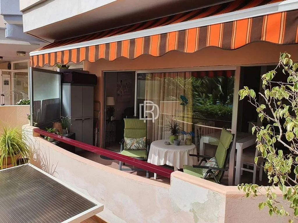 Terrass - Furnished Flat with Terrace in Botanical District