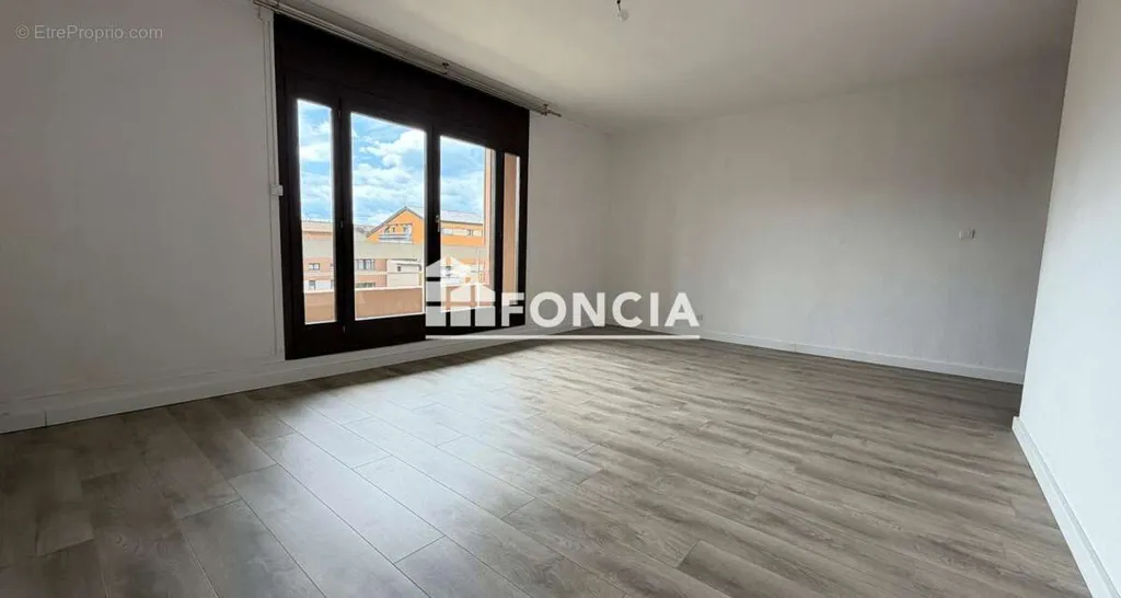 Rooms - Traversing Flat with Balcony in Thonon-les-Bains
