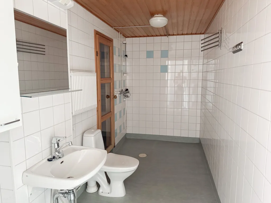 Salles de bain - Bright Studio with Balcony in Martti, Turku