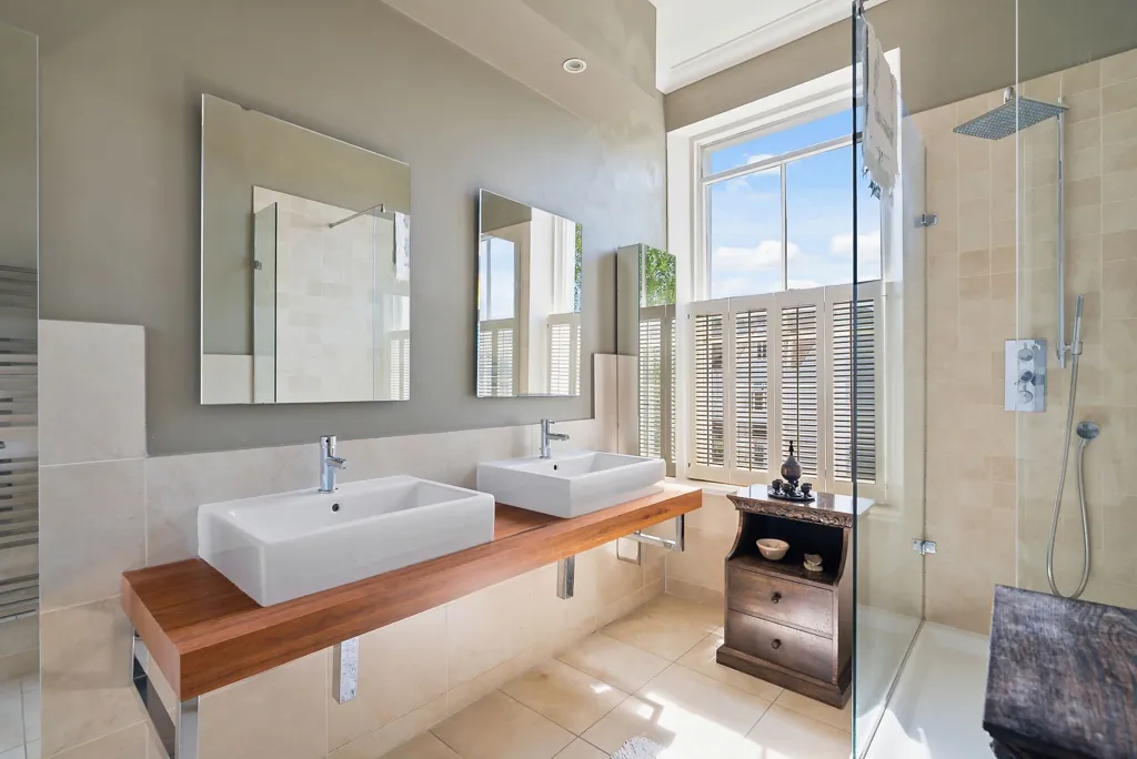 Salles de bain - Maison 5 chambres à London