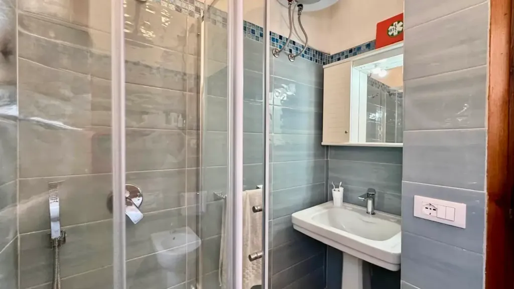 Salles de bain - Rustic Bilocale in Historic Centre, Portoferraio