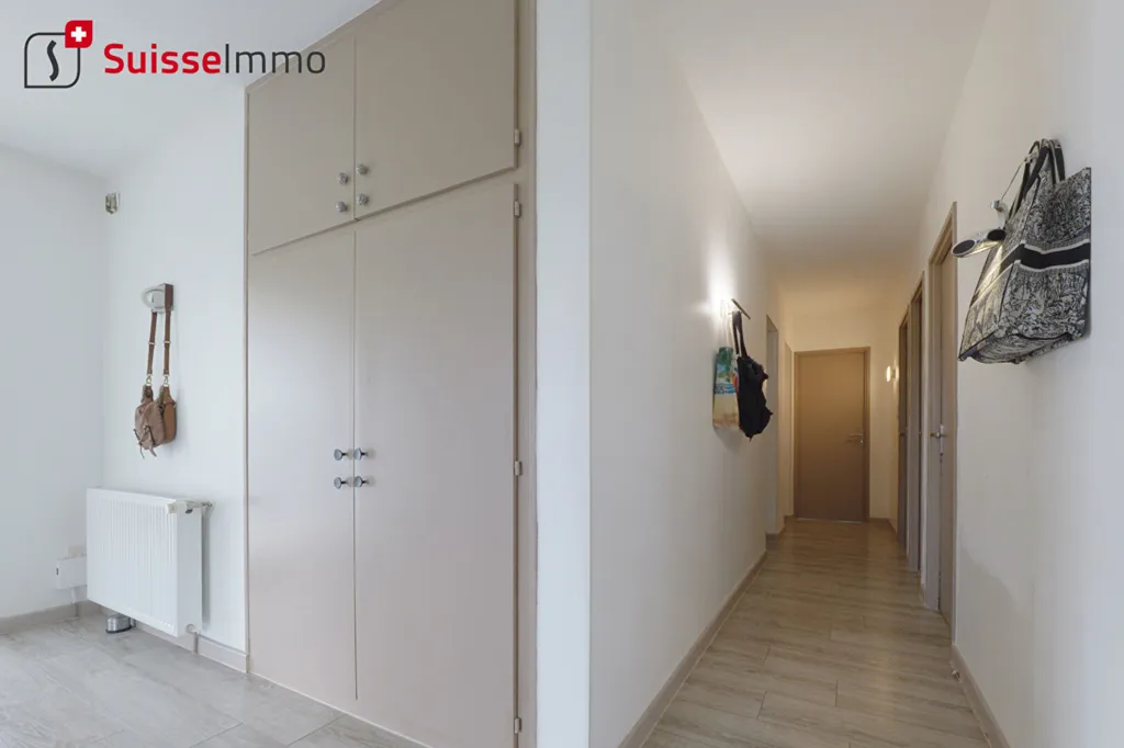 Entrée - Maison avec Grand Terrain et Terrasse à Nommay