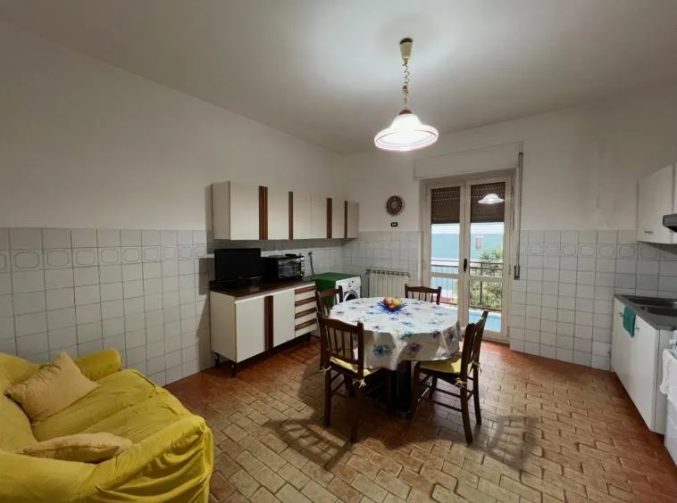 Salle à manger - Two-Bedroom Apartment with Balcony in Rende