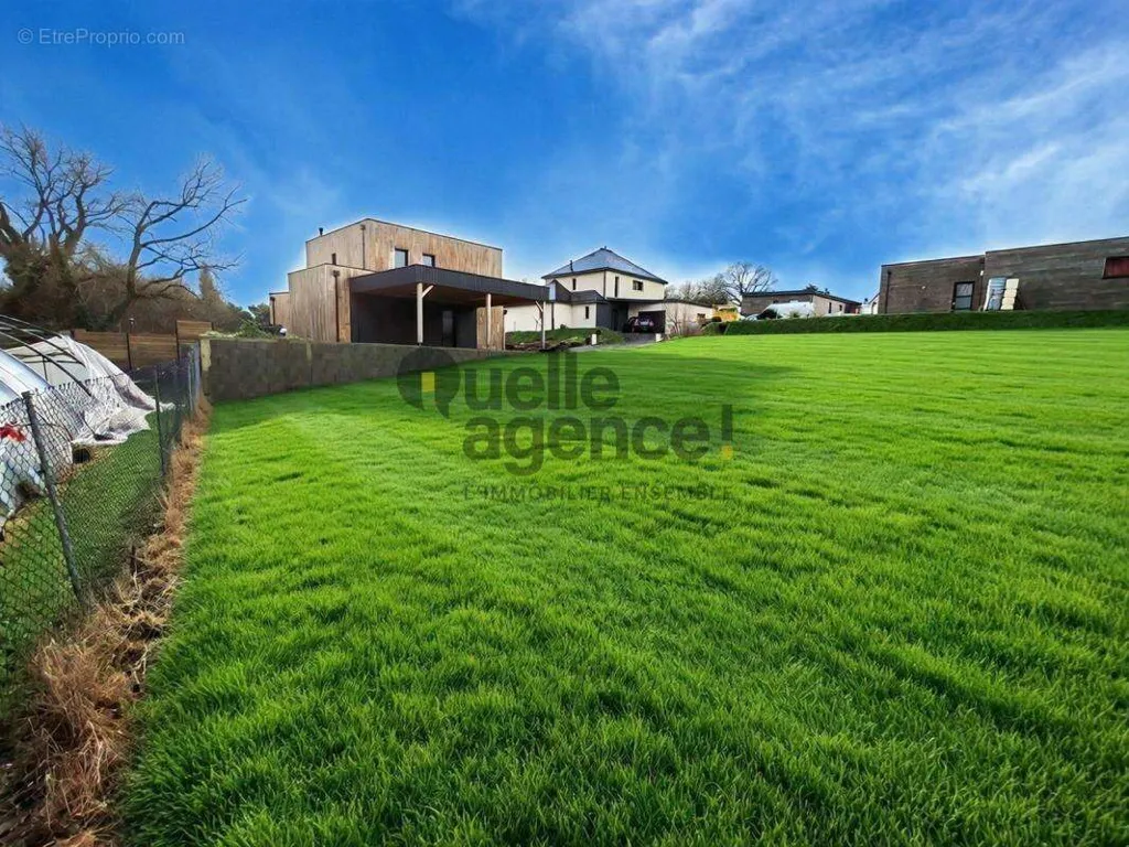 Aed - Buildable Plot with Utilities in Lesneven