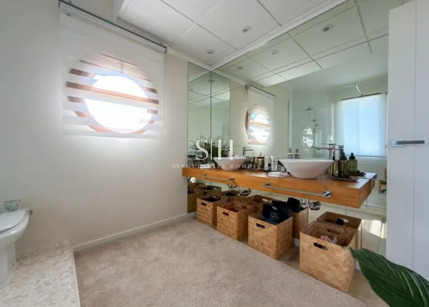 Bathrooms - Contemporary Villa with Private Pool in San Fulgencio