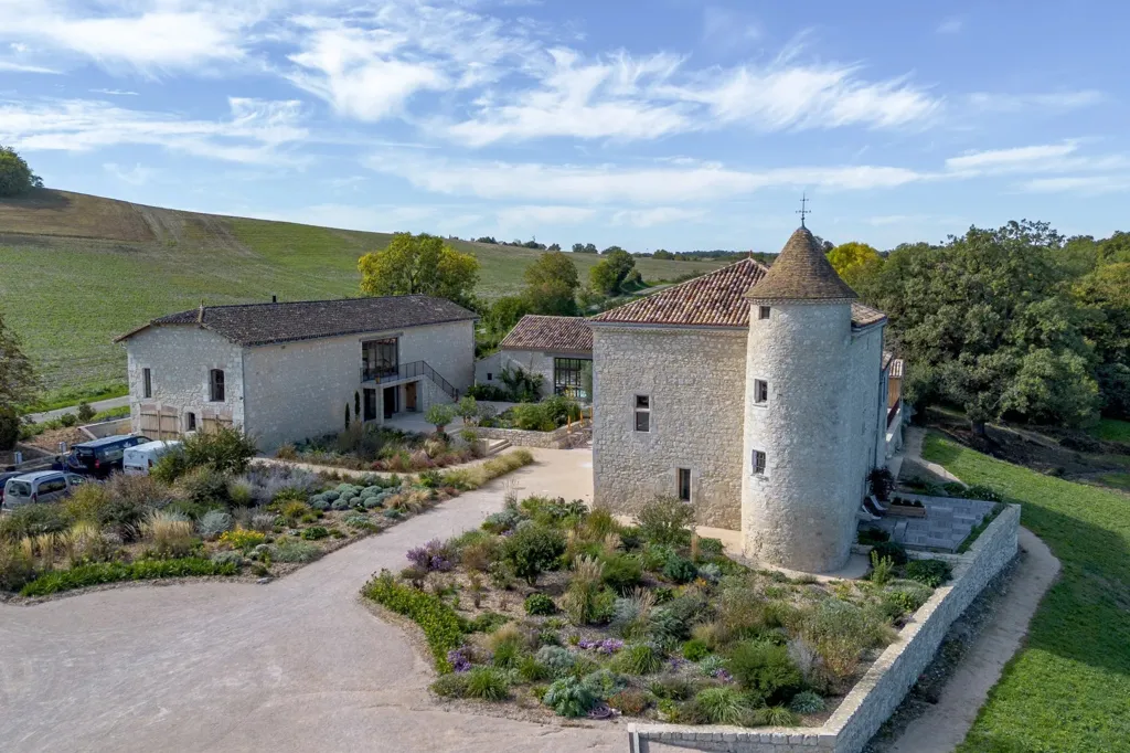 Vue aérienne - Domaine de Prestige avec Piscine Intérieure