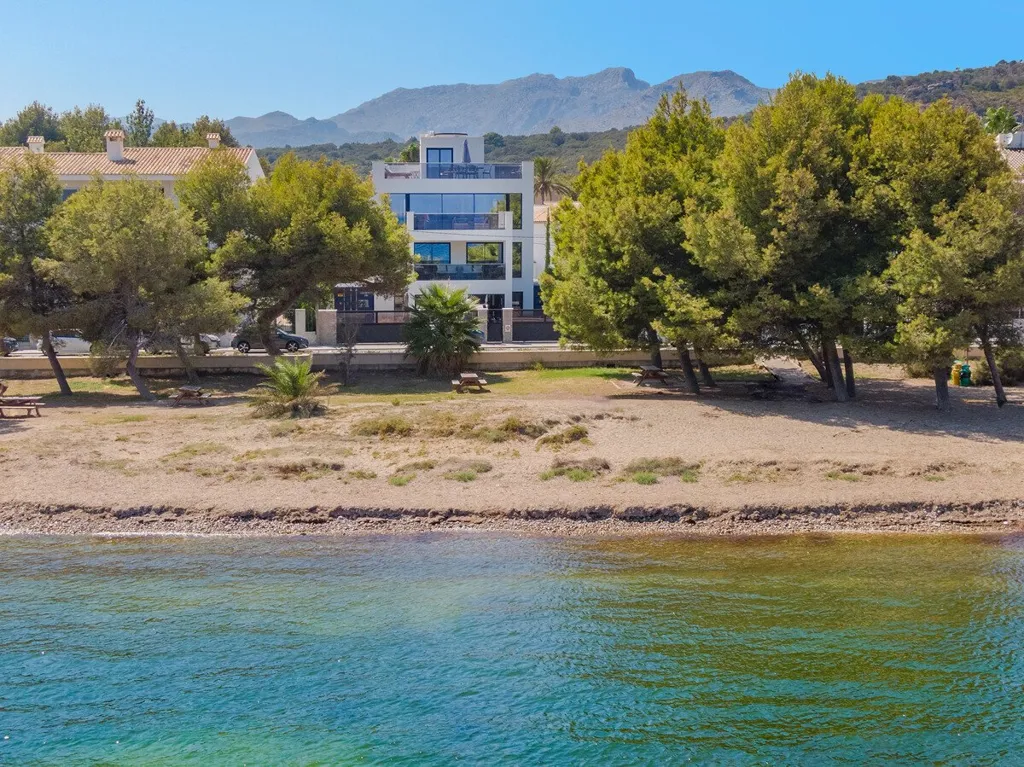 Beachfront Villa with Pool in Puerto Pollensa