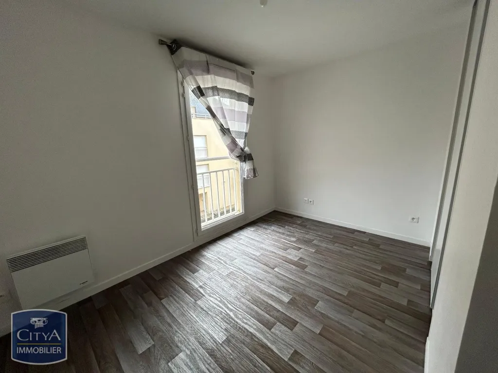 Toad - 3-Bedroom Apartment with Balcony in Allonnes