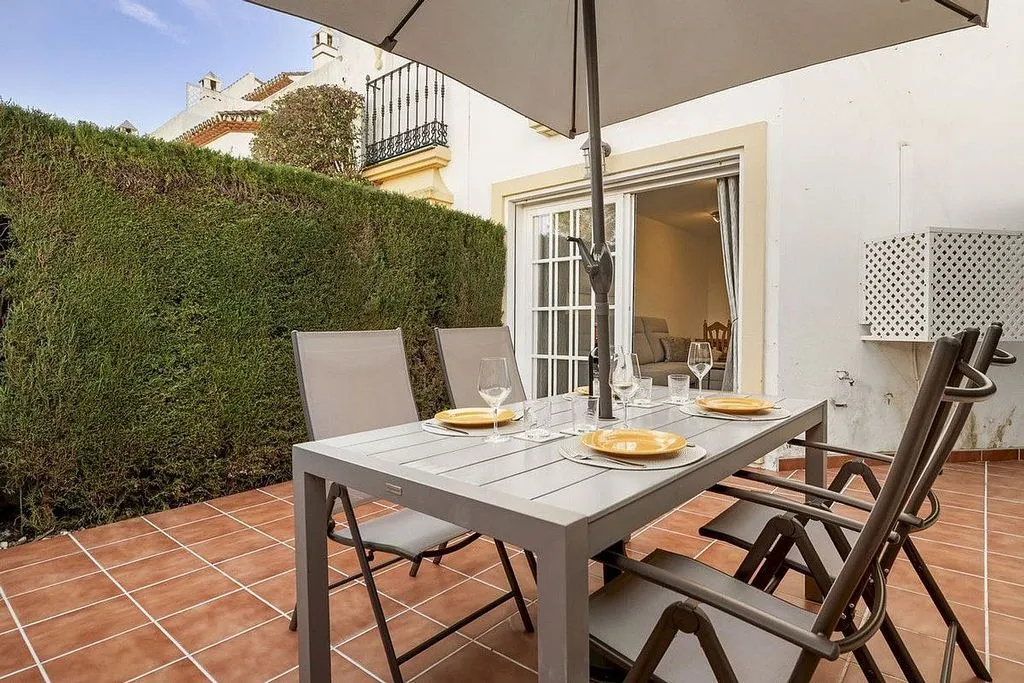 Terrace - Semi-Detached House with Pool in Bel Air