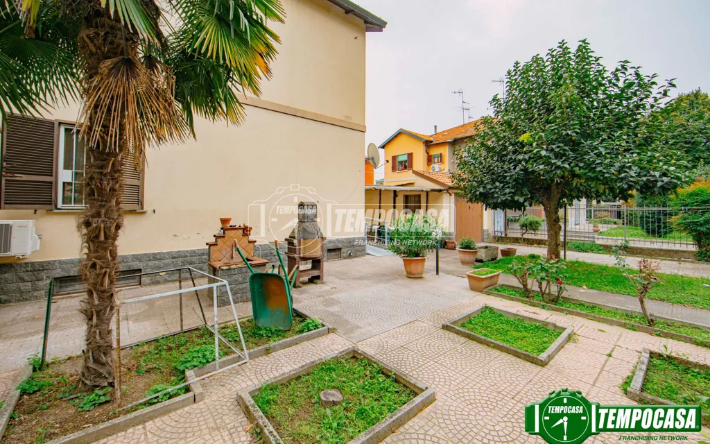 Aed - Terraced Villa with Garden in Pavia