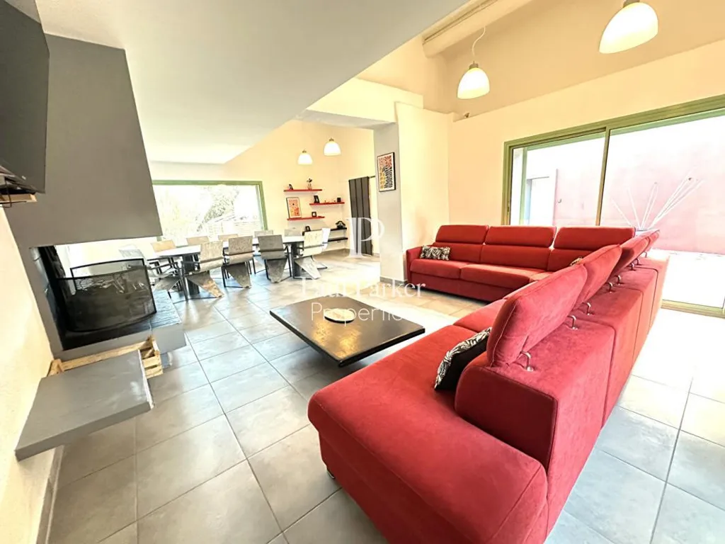 Séjour - Villa Luxueuse avec Piscine à Grans