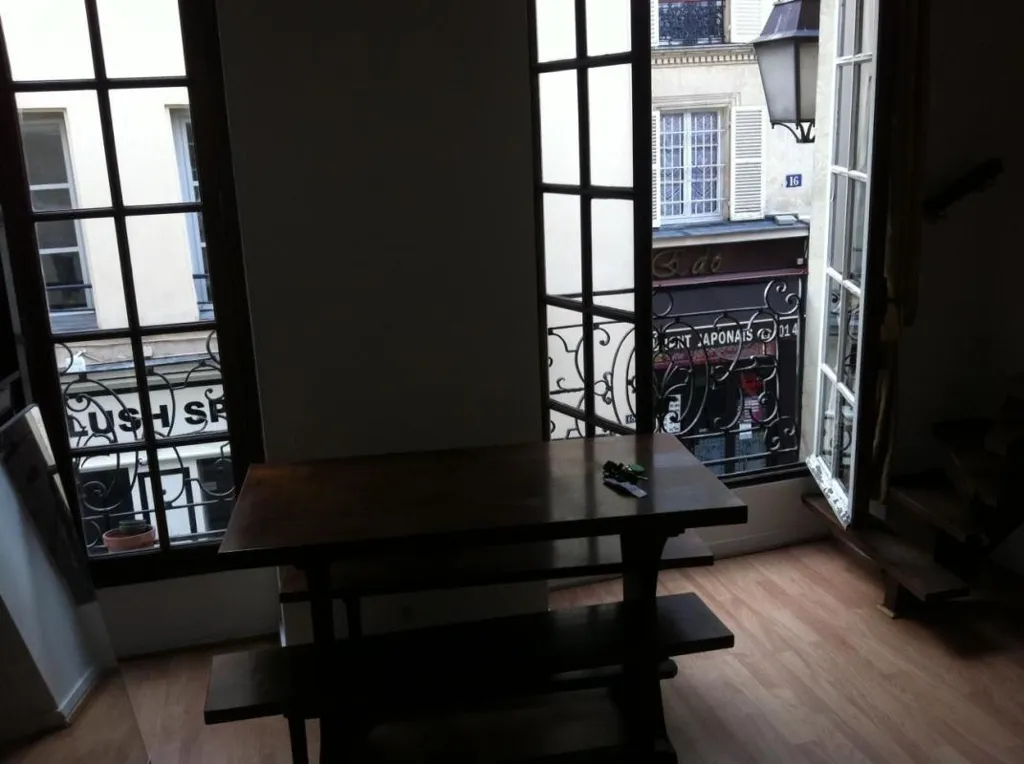 Toad - Studio Flat in Historic Building, Paris 4th