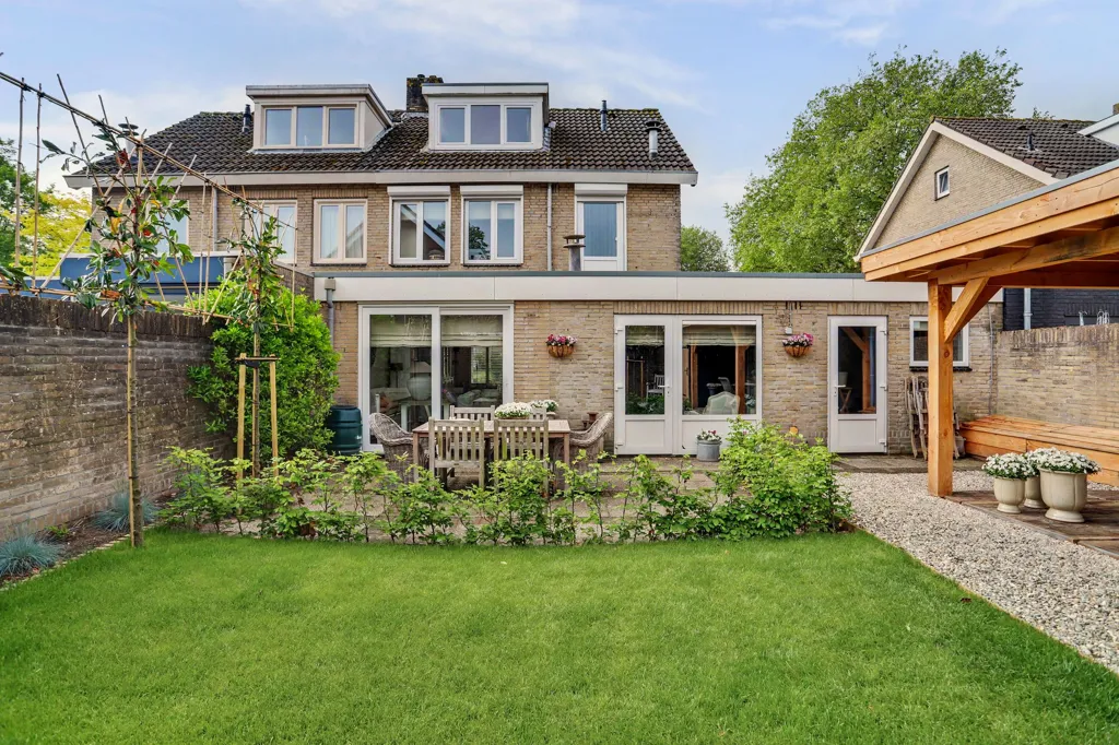 Jardin - Modernised Two-Storey House with Garden in De Elst