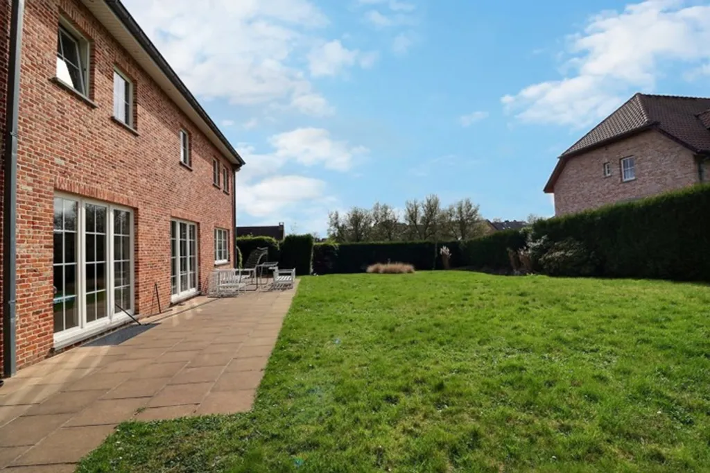 Jardin - Villa Spacieuse avec Terrasse à Waterloo