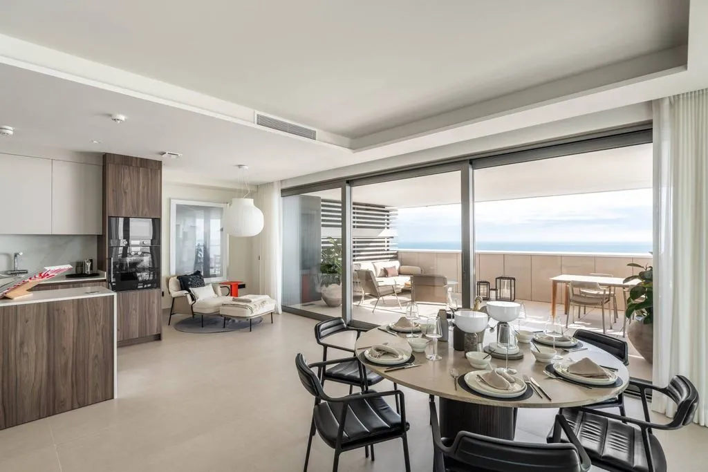 Dining Room - Luxury Beachfront Flat with Pool in Marbella
