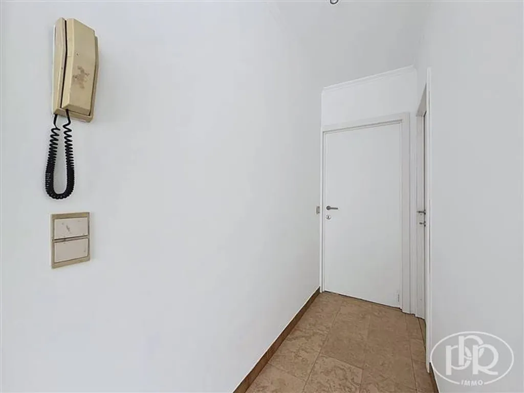 hallway_entrance